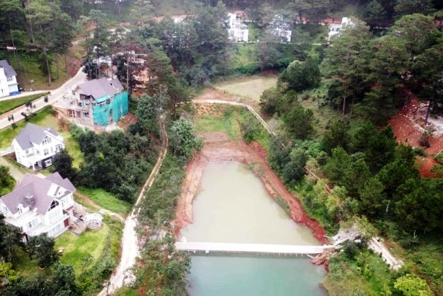 Phá dỡ công trình trái phép tại hồ Tuyền Lâm